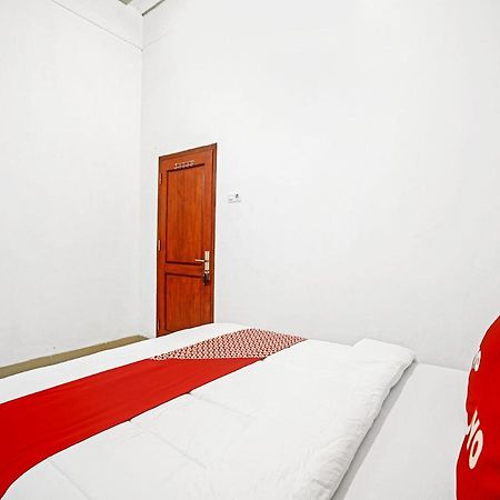 Oyo Life 90587 Domen Homestay Syariah Krui Exterior photo
